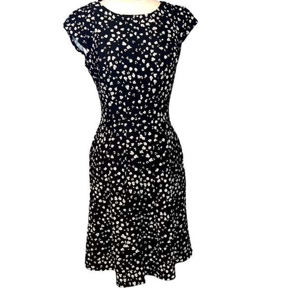 Elle Dresses & Skirts - Elle Small black & white fit & flare dress stretch